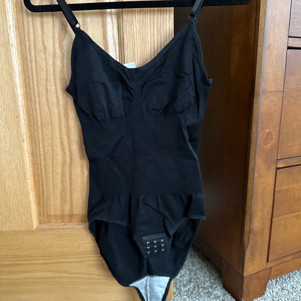 2-pack of Flawless Fit shaping bodysuits (black and beige) size Large
